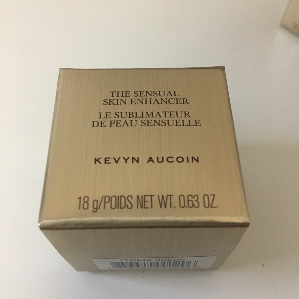 Kevyn Aucoin sensual skin enhancer in SX05